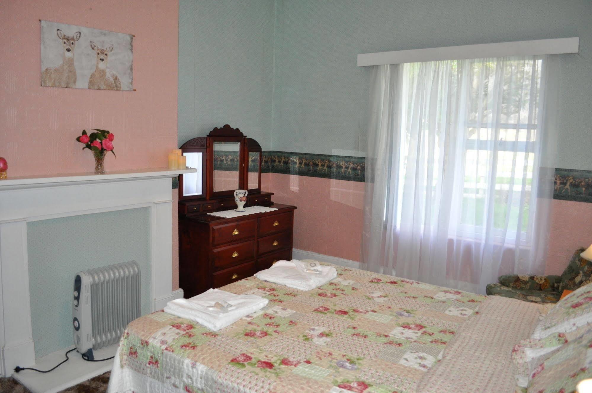Roslyn House Bed & Breakfast Bushy Park Bagian luar foto